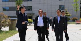 东台市人大常委会副主任吕洪涛一行来银康社区调研