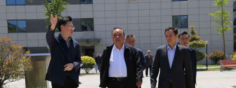 东台市人大常委会副主任吕洪涛一行来银康社区调研